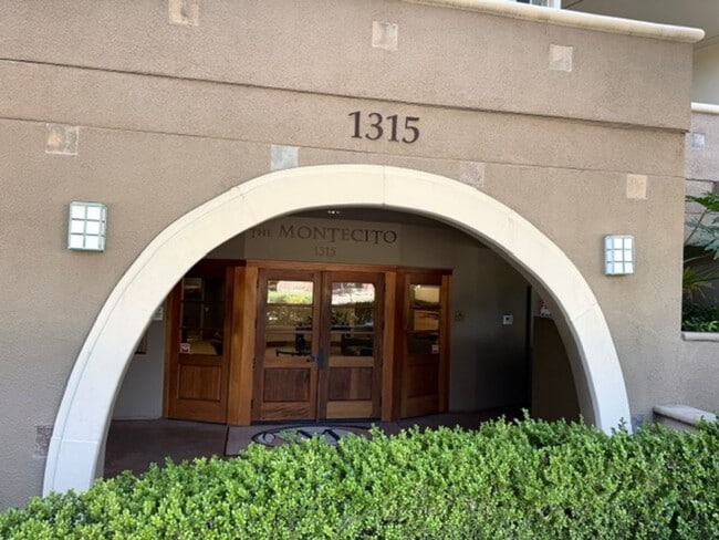 Photo - Beautiful 1 bedroom, 1 bath condo downtown Walnut Creek. In-unit washer & dryer! Unit 414
