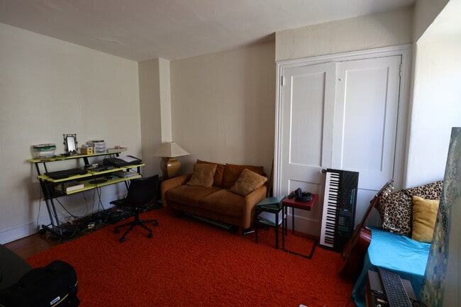 Building Photo - 1910 Pine St Unit 4F