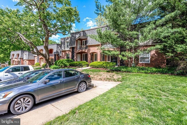 Photo - 5909 Prince James Dr Unit B