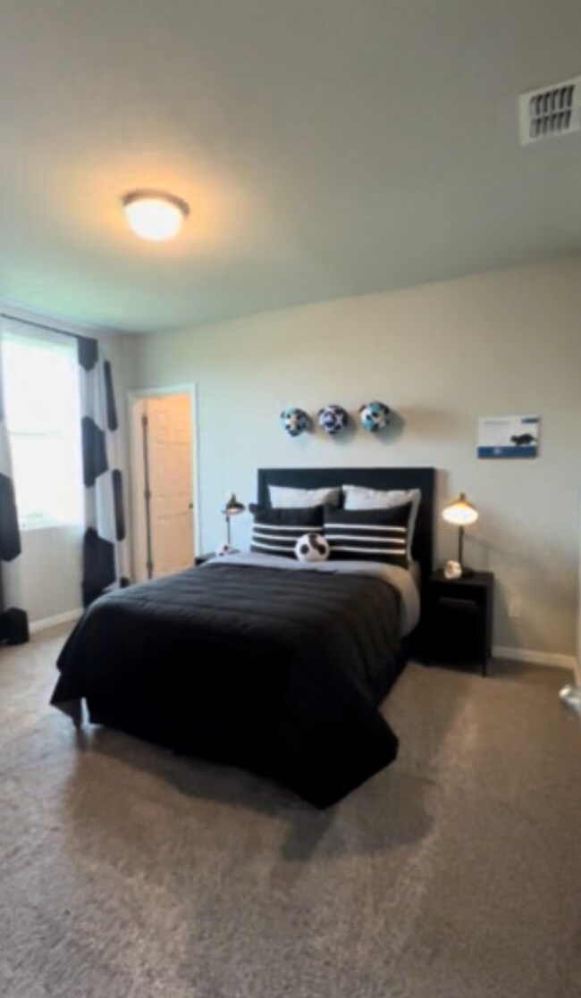 Photo - 105 Towns Cir