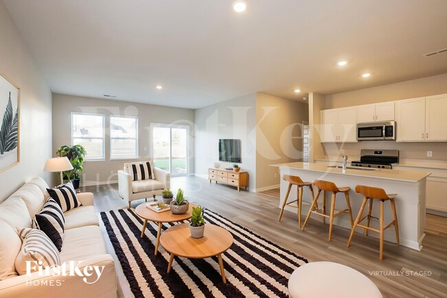 Photo - 877 Moray Ln