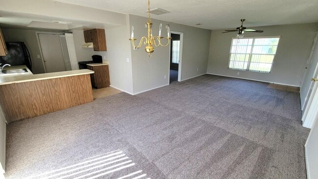 985 Hickory Ct