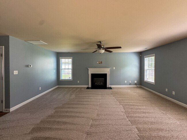 Photo - Beautifully Maintained 3 Bed 2.5 Bath West Gate Home