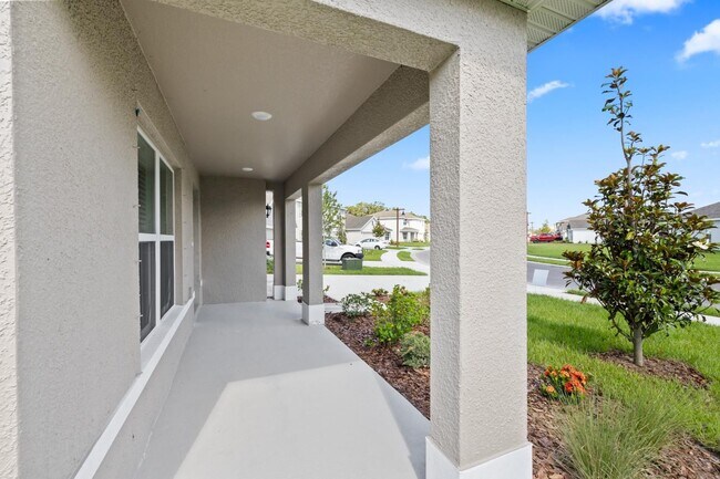 Photo - Spacious 5 Bedroom - Fenced In Yard!
