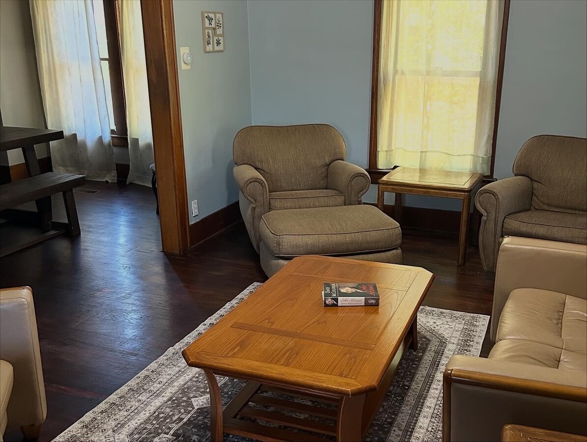 Photo - 718 N Chevrolet Ave