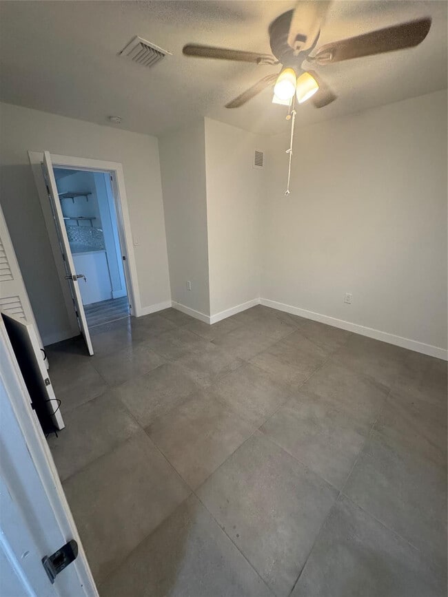 Photo - 4551 NW 12th St