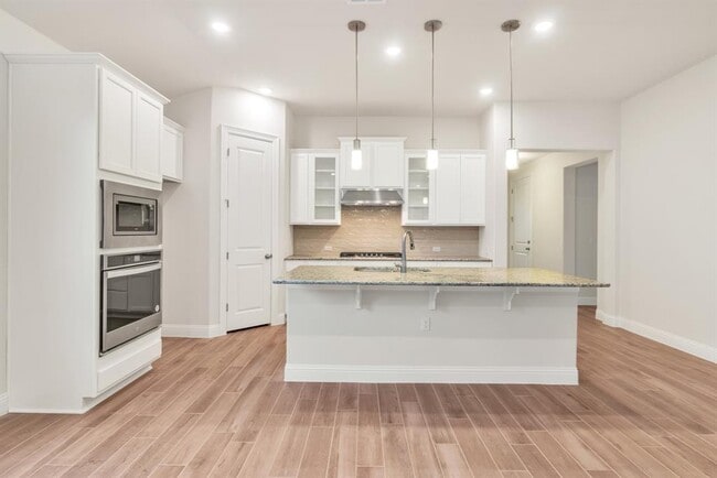 Photo - 210 Gulfton St