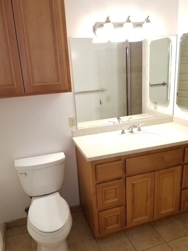 Photo - 746 W 3rd St