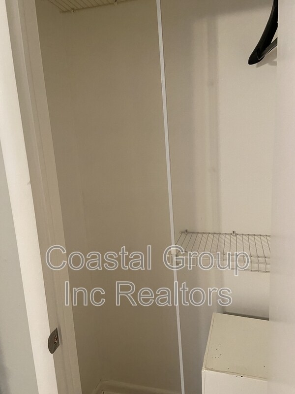 4528 Lauderdale Ave Condo Condo for Rent in Virginia Beach, VA