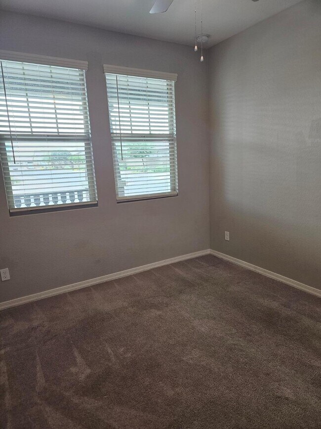 Photo - 15092 W Portland St