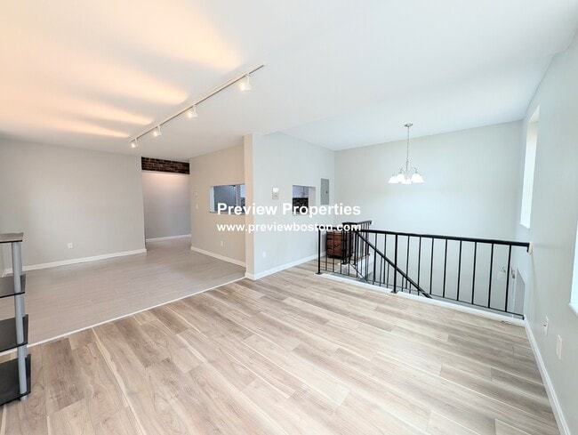 Building Photo - 34 Brainerd Rd Unit 112