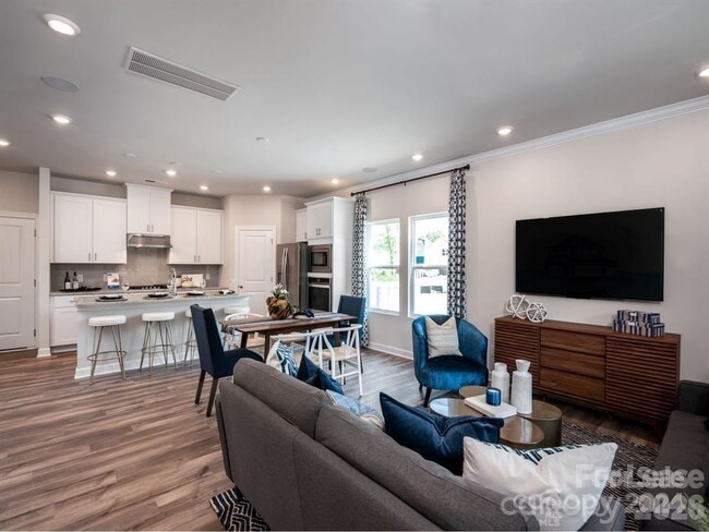 Photo - 325 Cranford Dr