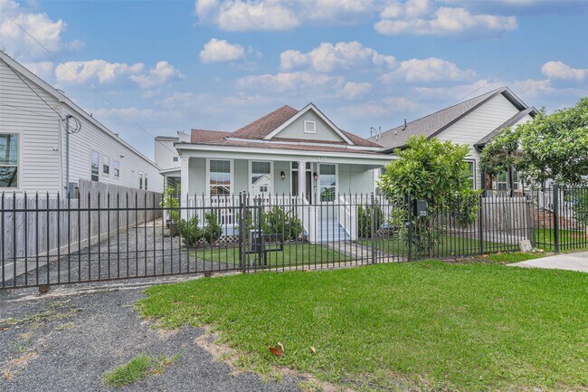 Photo - 213 N Hutcheson St