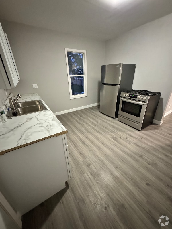 Building Photo - 2416 53rd St Rental