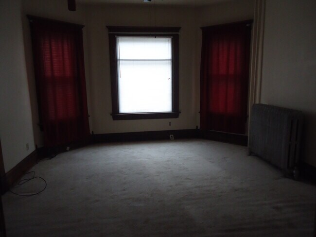 Dormitorio en el primer piso - 810 E Market St Unidad 810