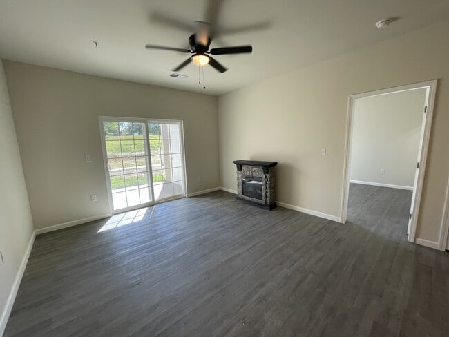 Photo - 221 Harmony Mdws Ct