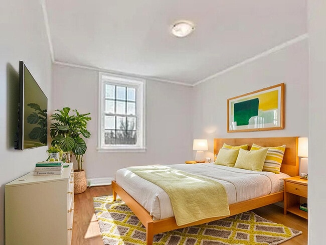 Photo - 697-701 Eglinton