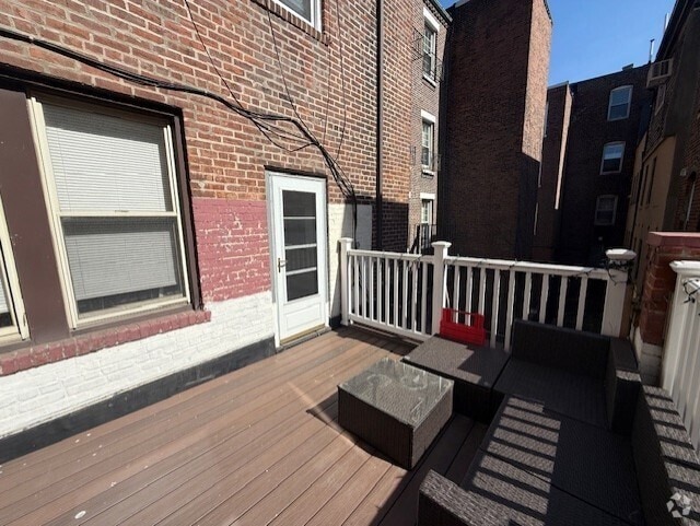 Building Photo - 176 Endicott St Unit 2 Rental