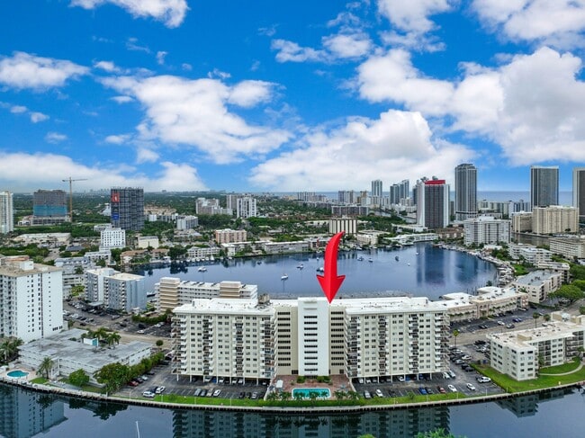 Building Photo - 401 Golden Isles Dr Unit 1014