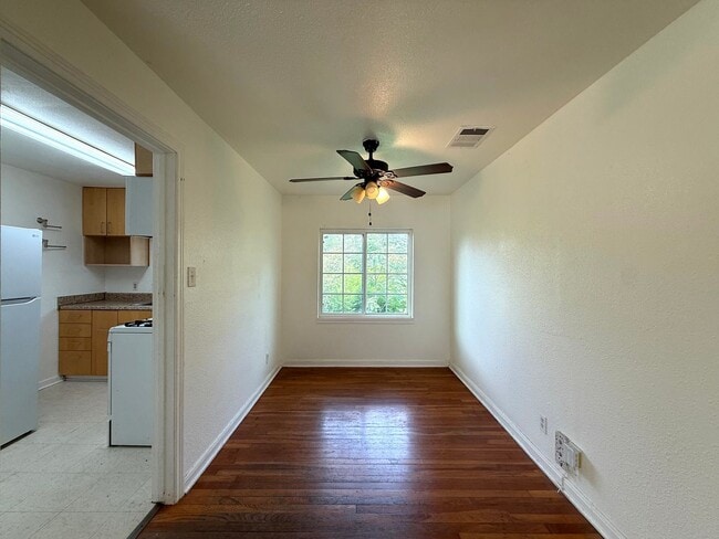Photo - Rare 2/1 w/ Basement in Cherrywood!