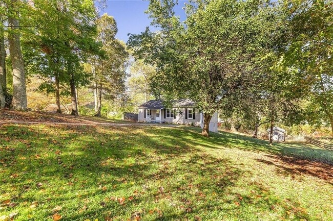 Photo - 255 Lowry St