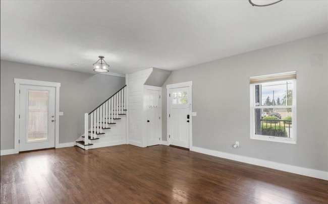 Photo - 3505 Lancaster Dr NE