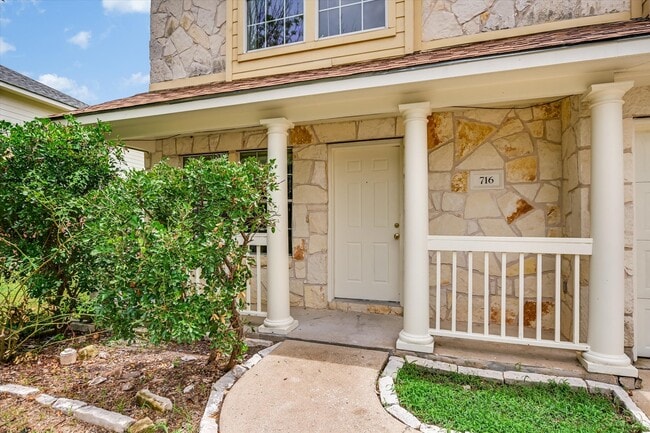 Photo - 716 Honeysuckle Dr