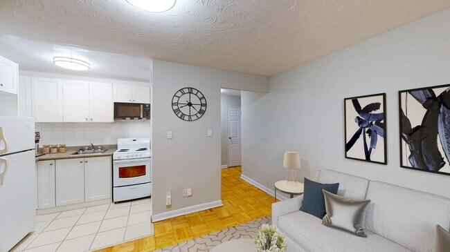 Photo - 700 Kingston Rd