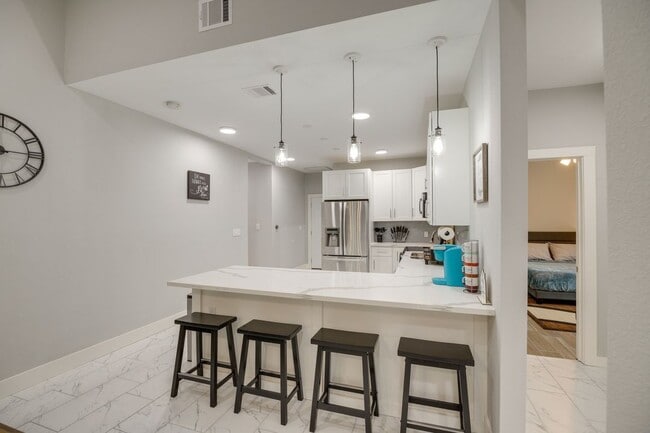 Photo - 3523 Bain St