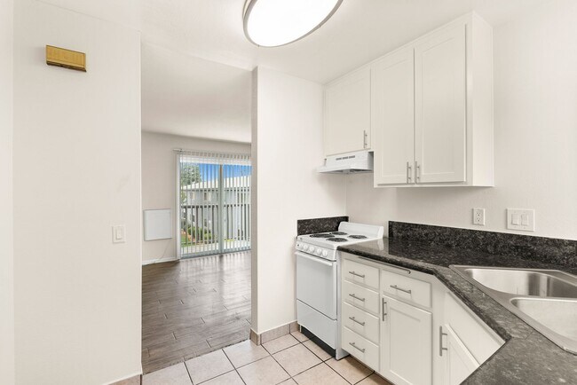 Photo - Melrose Manor Apartments - Riverside, CA