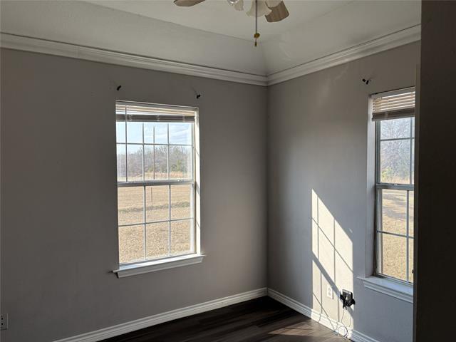 Photo - 610 SE Front St