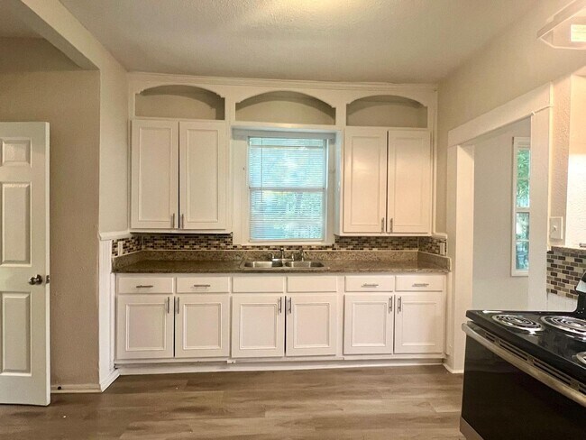 Photo - 106 Regina St