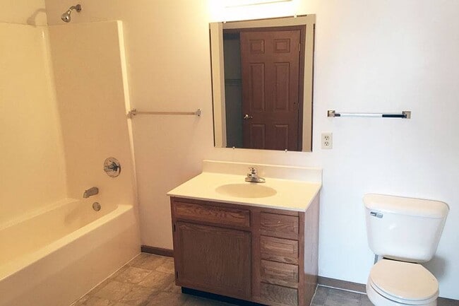 Photo - Hartford Square