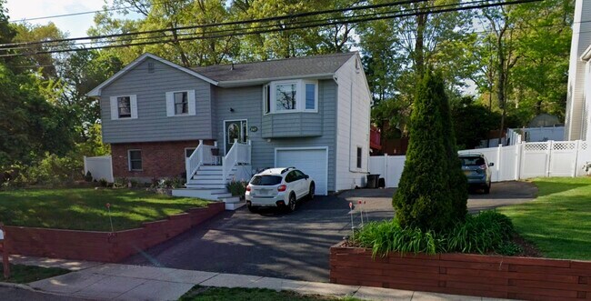 Photo - 247 Bellerose Ave