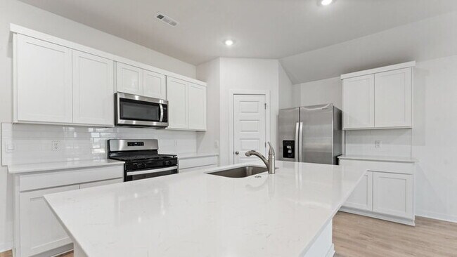 Photo - "Bright 4-Bedroom Haven with Scenic Views ... Casa