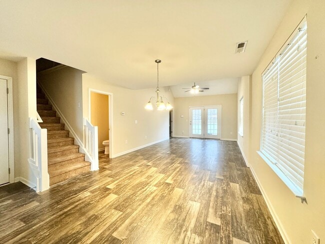 Photo - 3 Bedroom End Unit in Robyn's Glen !