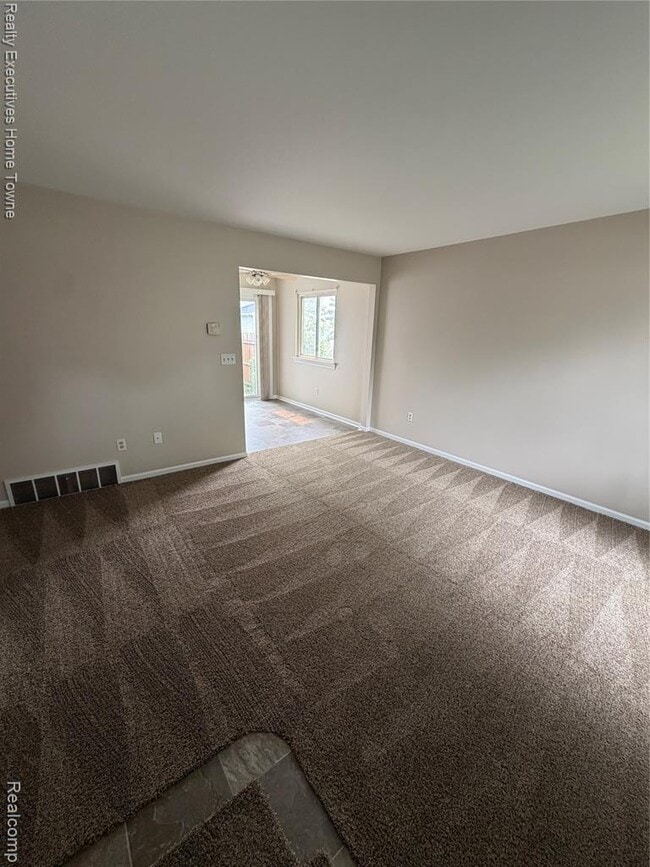 Photo - 2622 Maple St