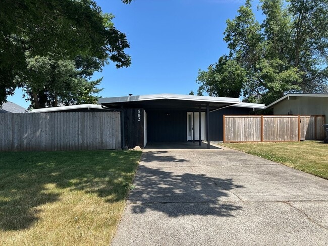 Beautifully updated 2 bedroom 1 bath duple... - Beautifully updated 2 bedroom 1 bath duple... Casa