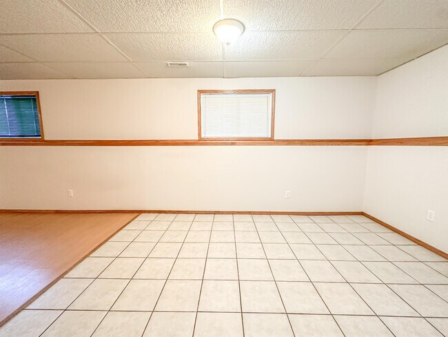 Photo - 5120-5142 42 St