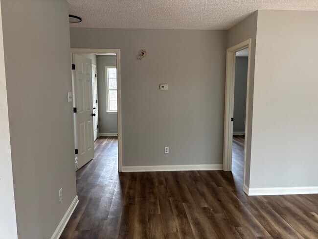 Photo - 330 N Main St