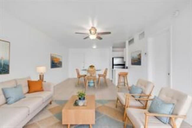 Building Photo - 3040 NE 16th Ave Unit 408