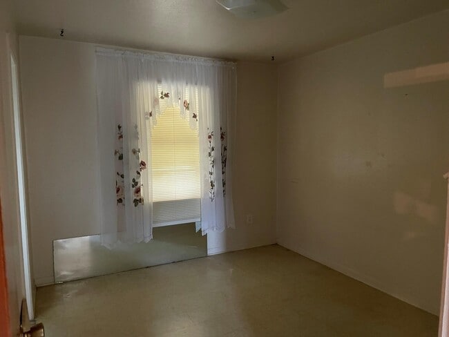 1st' Bedroom - 3403 Frederick St