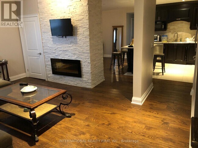 Photo - 489 Kemp Rd W