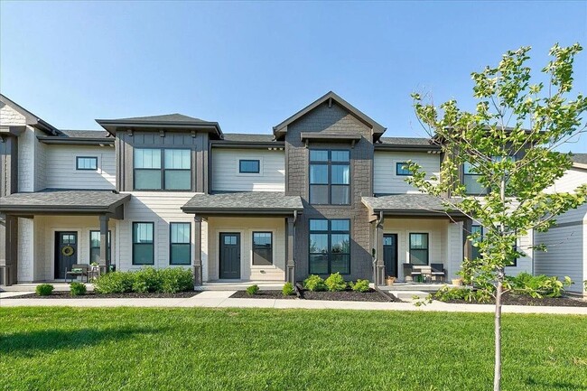 Charming 3-Bed Townhome in Prairie Trail - Charming 3-Bed Townhome in Prairie Trail