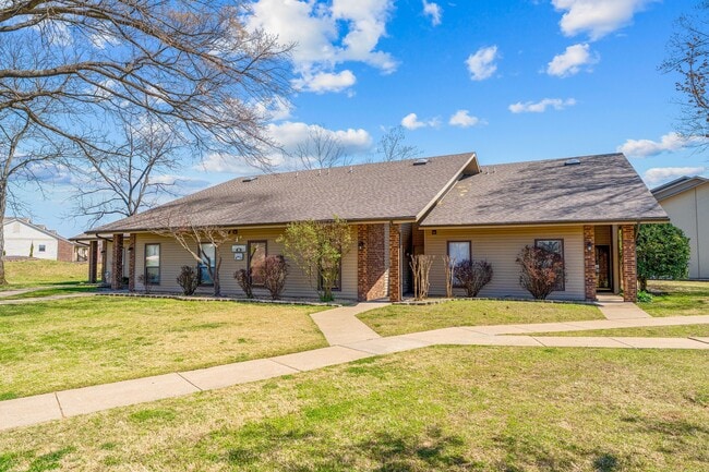 Building Photo - 160 Mulligan Dr
