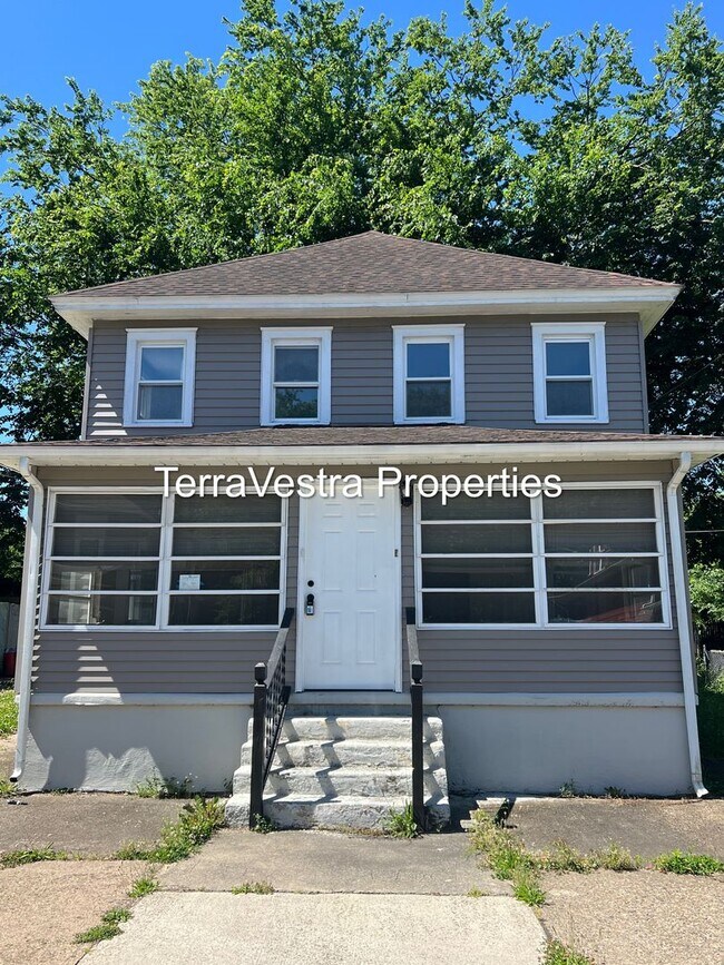 138 Denny Ave Unit 2
