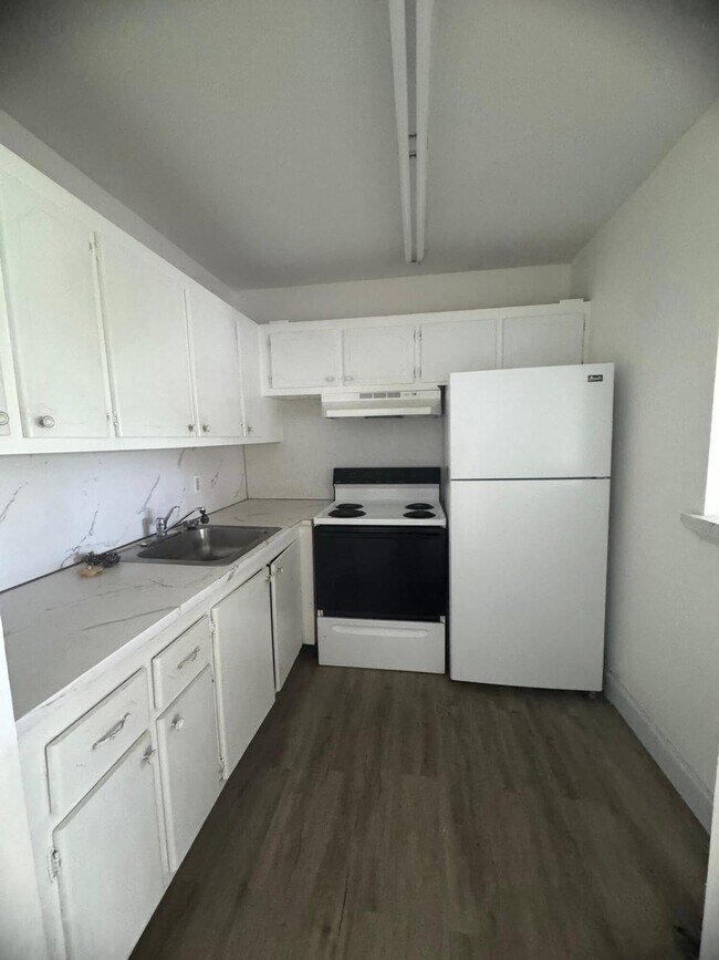 Photo - 178 Cambridge H Unit H