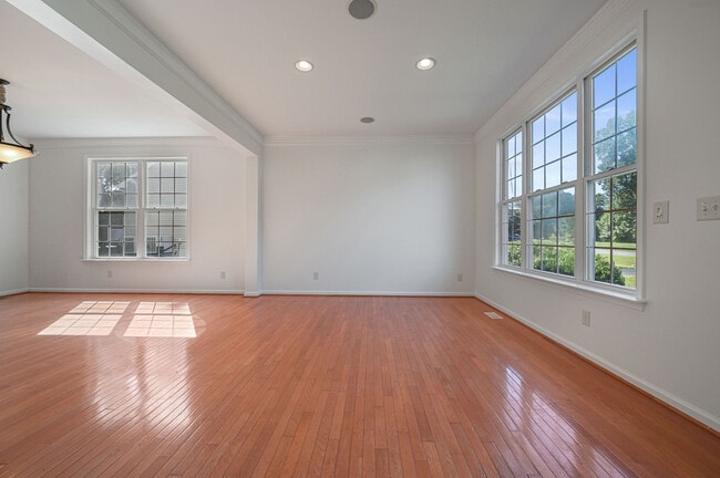 Photo - 438 Lorraine Dr