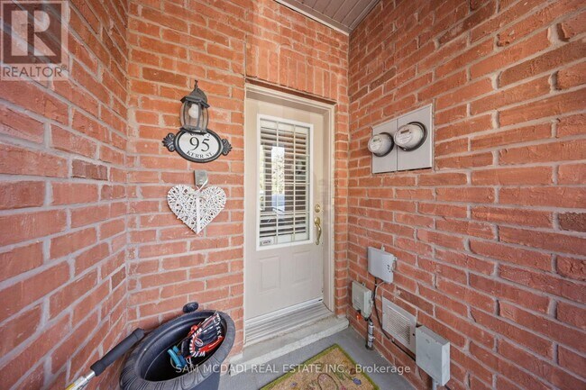Photo - 95 Kerr St