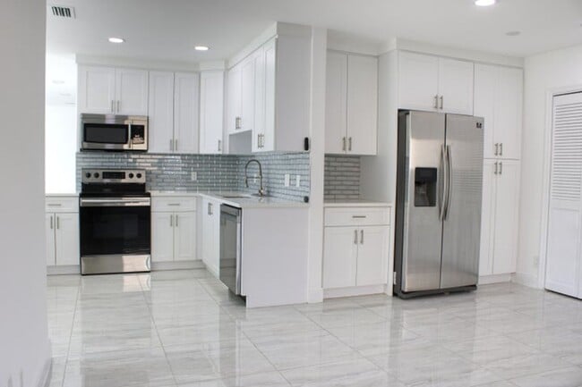 Building Photo - 517 NW 52nd St